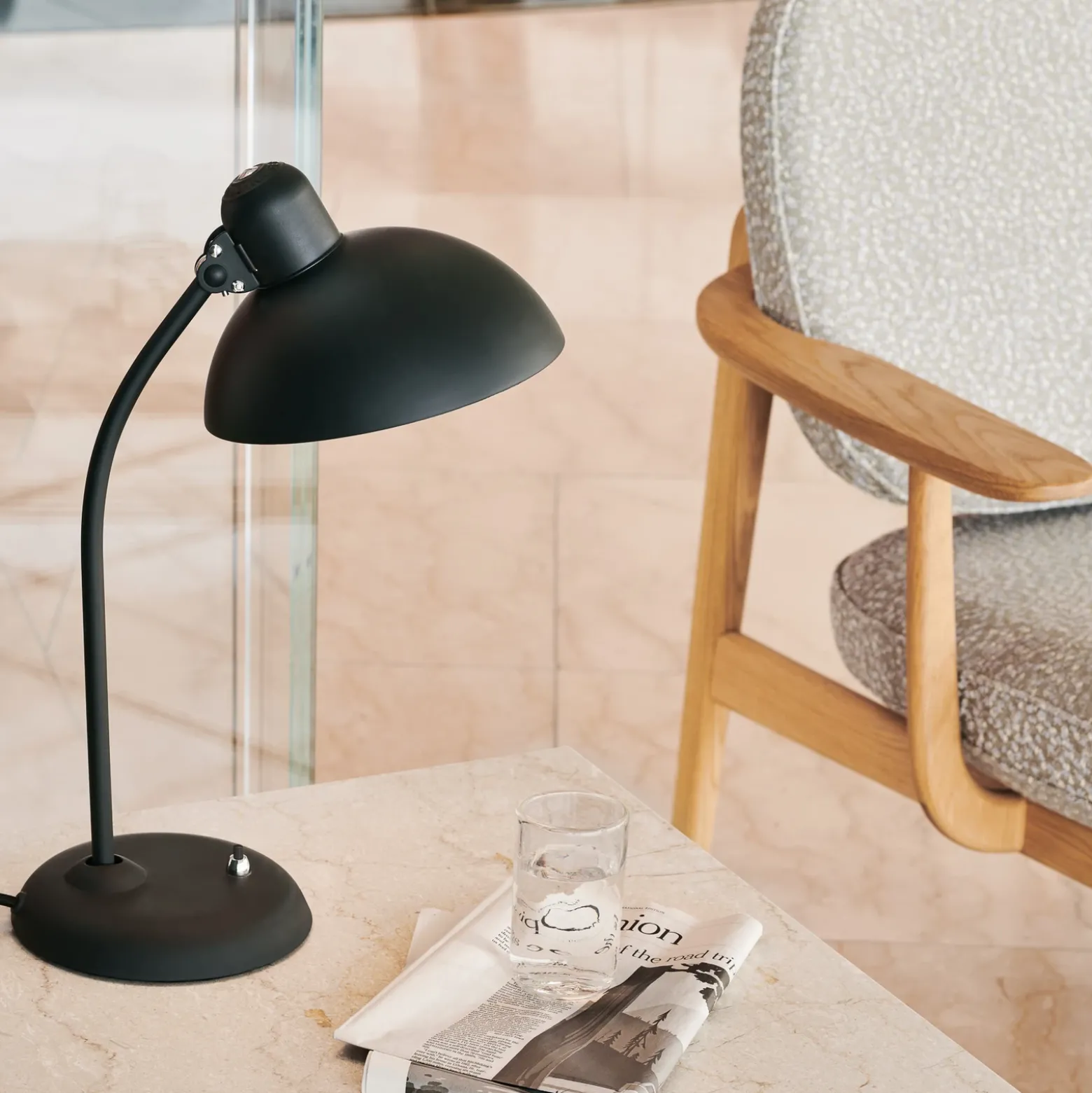 Lámpara de mesa FRITZ HANSEN Kaiser Idell 6556-T, negro mate