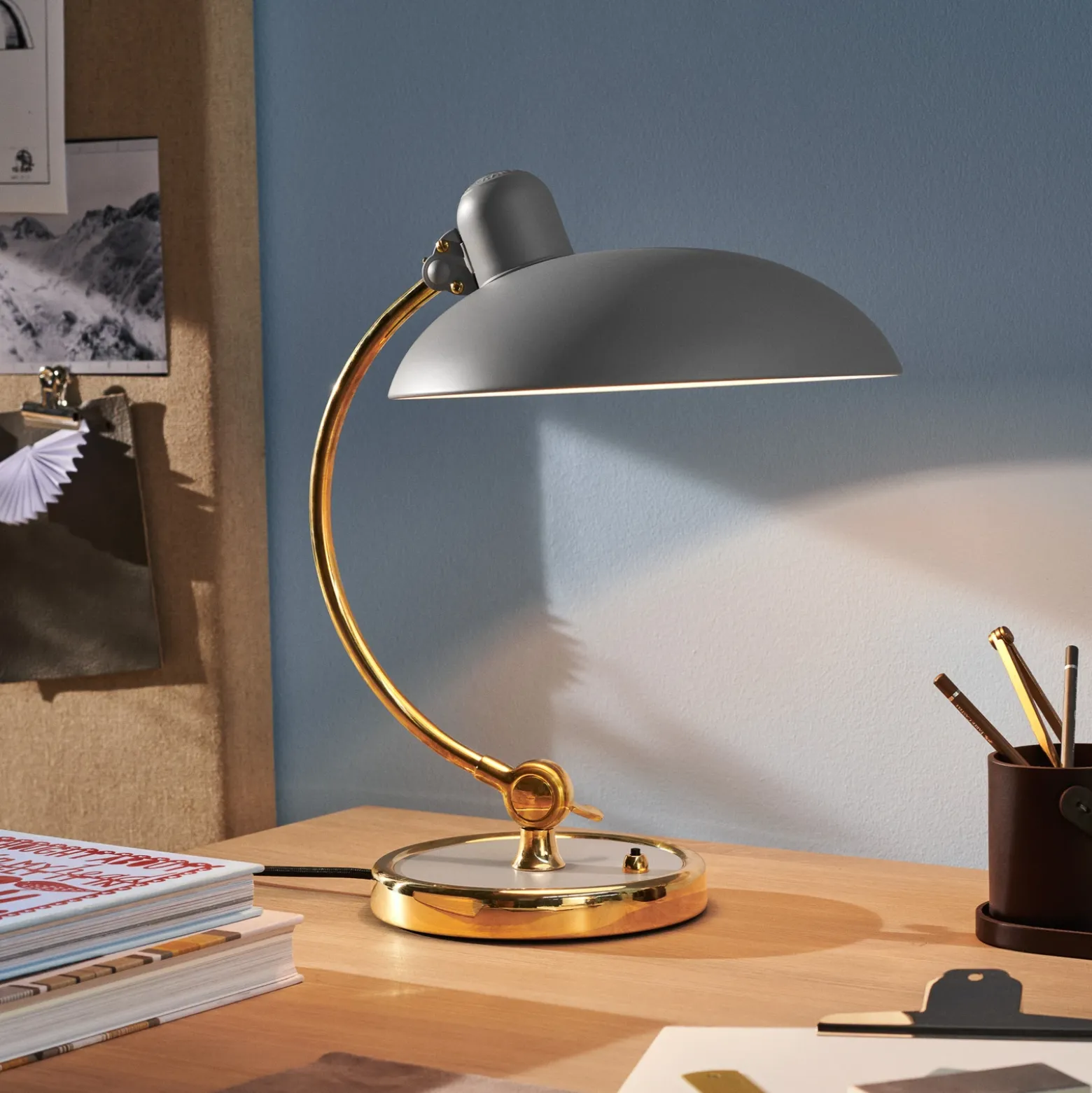 Lámpara de mesa FRITZ HANSEN Kaiser Idell Luxus, gris/messi
