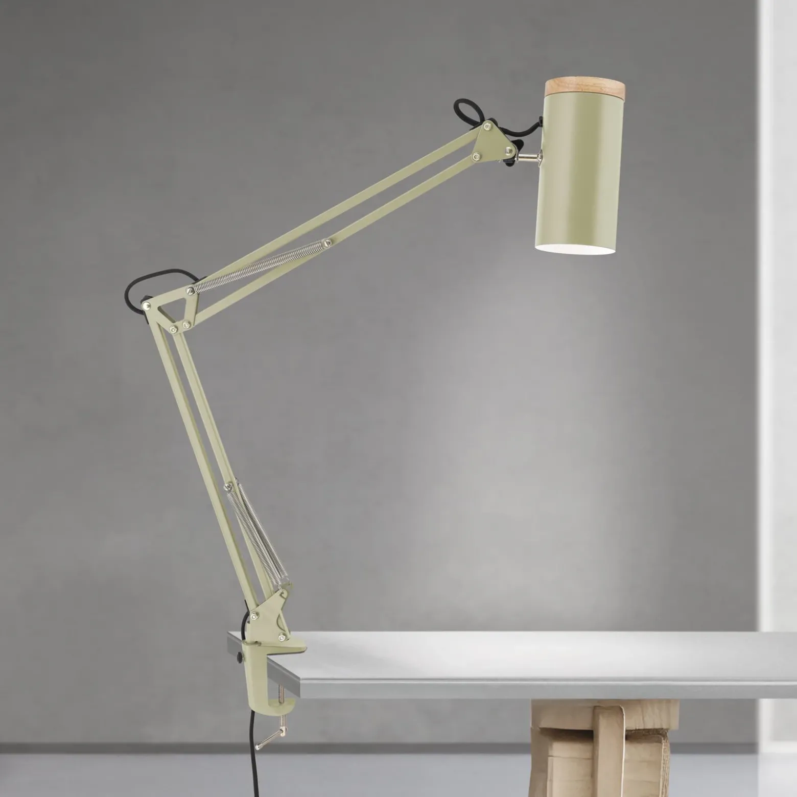 Lámpara de mesa Gili, verde claro, pinza, acero, altura 75 cm, E27