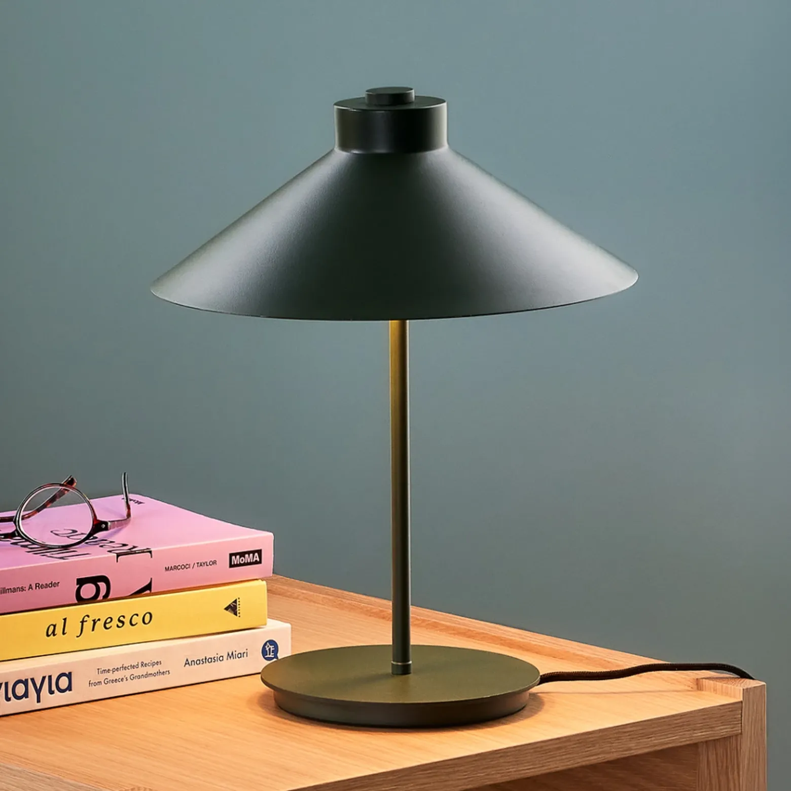 Lámpara de mesa HÜBSCH Shape, verde oscuro, hierro, E14