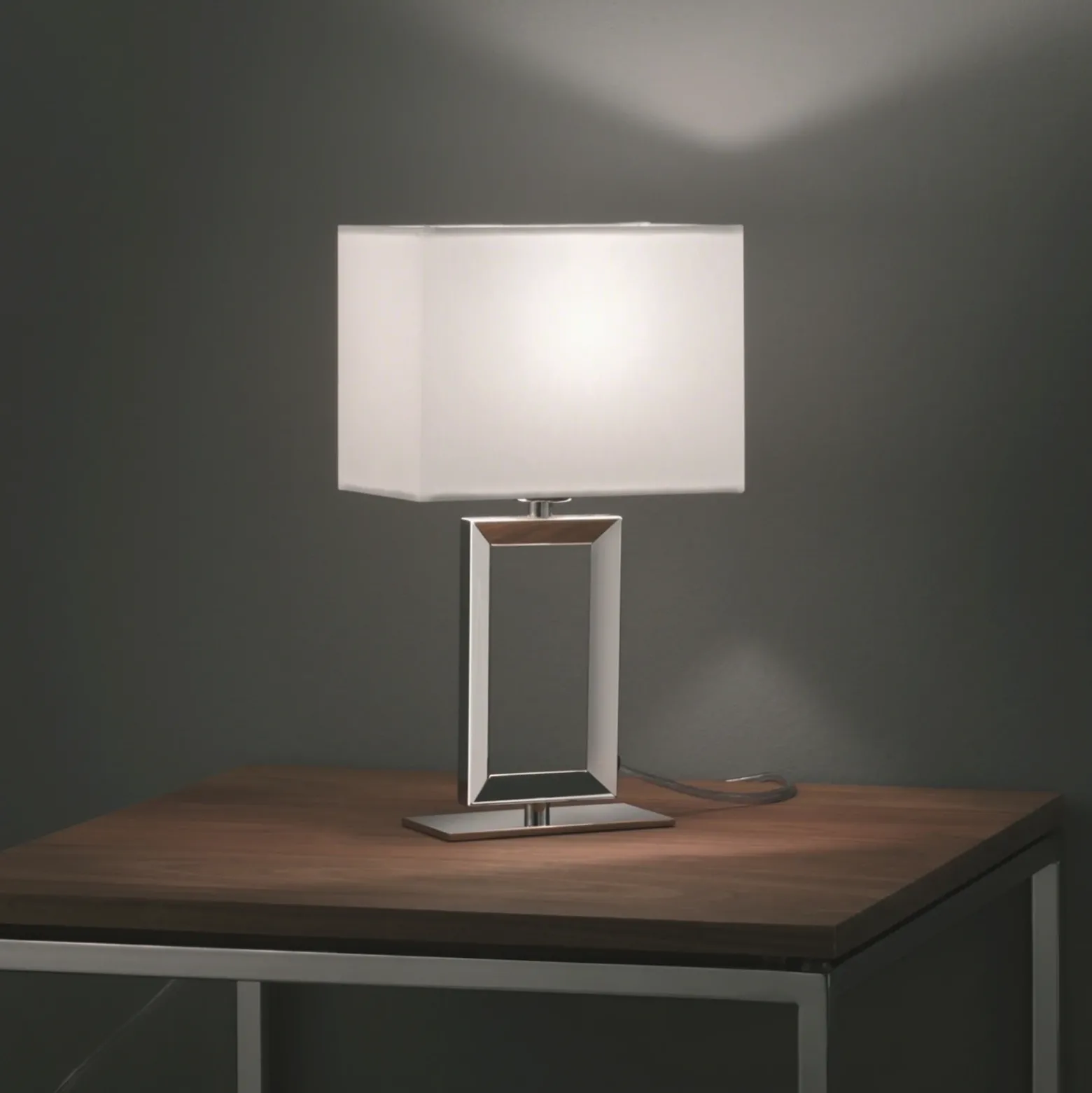 Lámpara de mesa Helestra Enna 2, 30 cm de altura, E14, blanca, textil