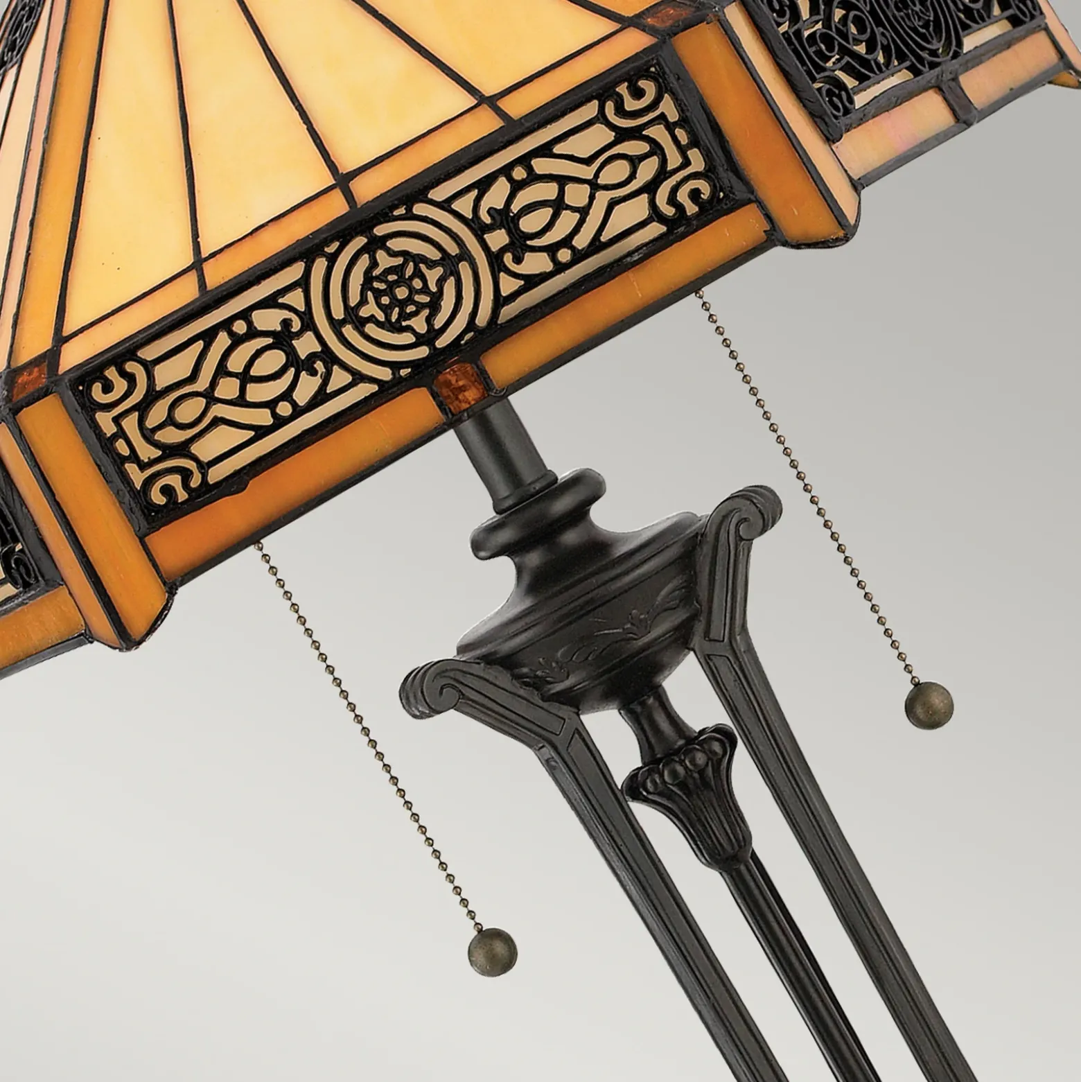 Lámpara de mesa Indus en estilo Tiffany