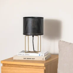 Lámpara de mesa Kamil con pantalla de metal perforado
