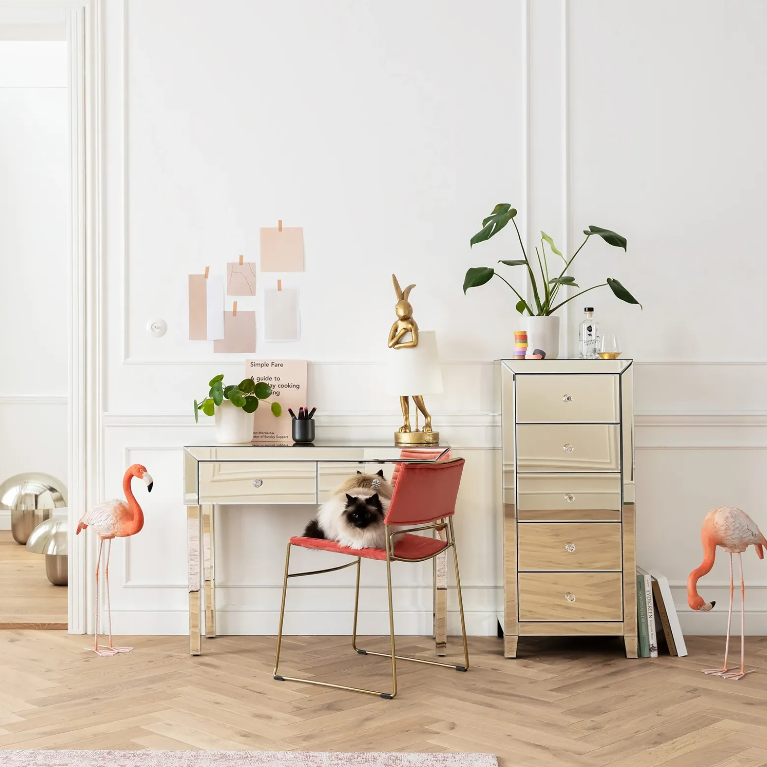 Lámpara de mesa KARE Animal Rabbit, dorada/blanca, 68 cm, E14