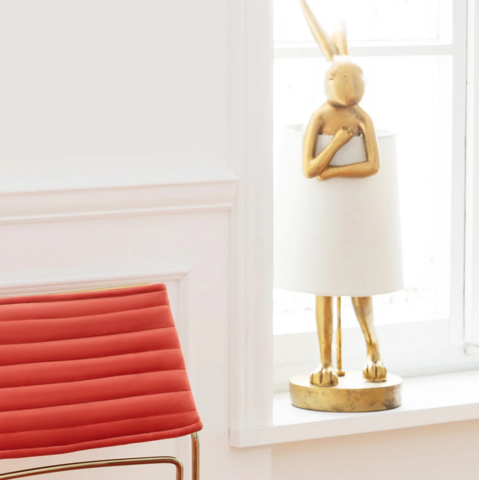 Lámpara de mesa KARE Animal Rabbit, dorada/blanca, 68 cm, E14