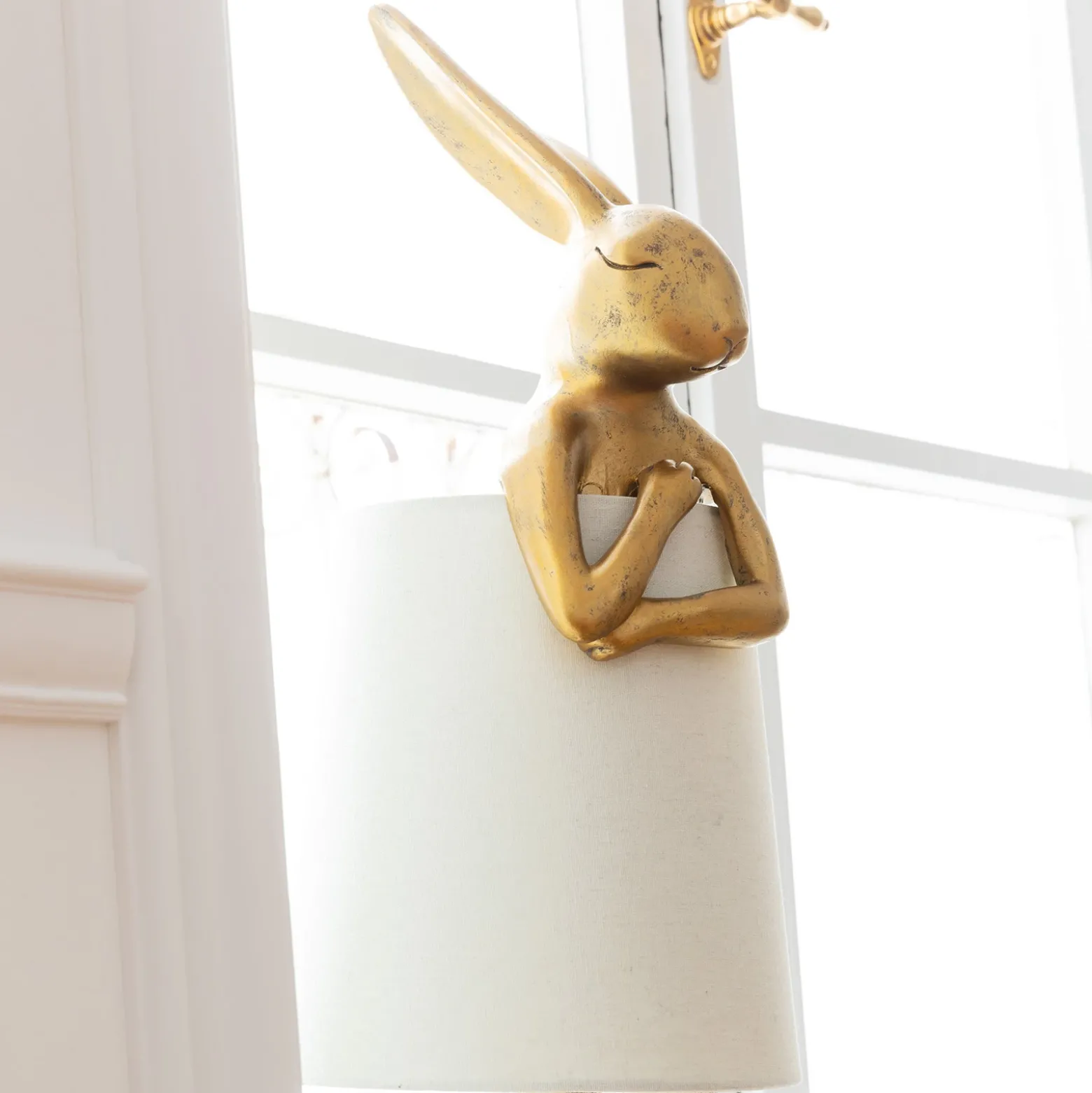 Lámpara de mesa KARE Animal Rabbit, dorada/blanca, 68 cm, E14