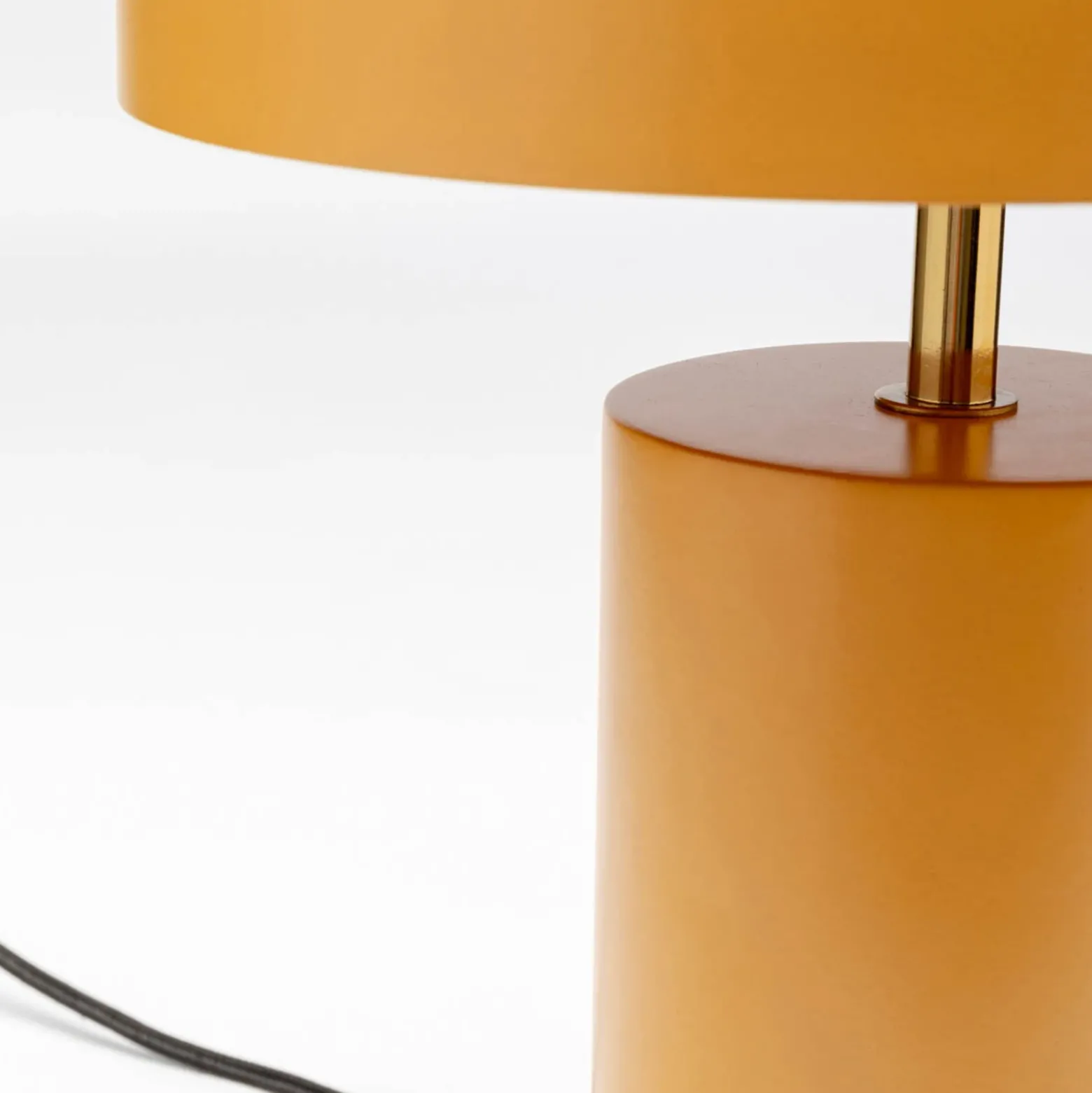 Lámpara de mesa KARE Loungy, naranja, acero, altura 38 cm