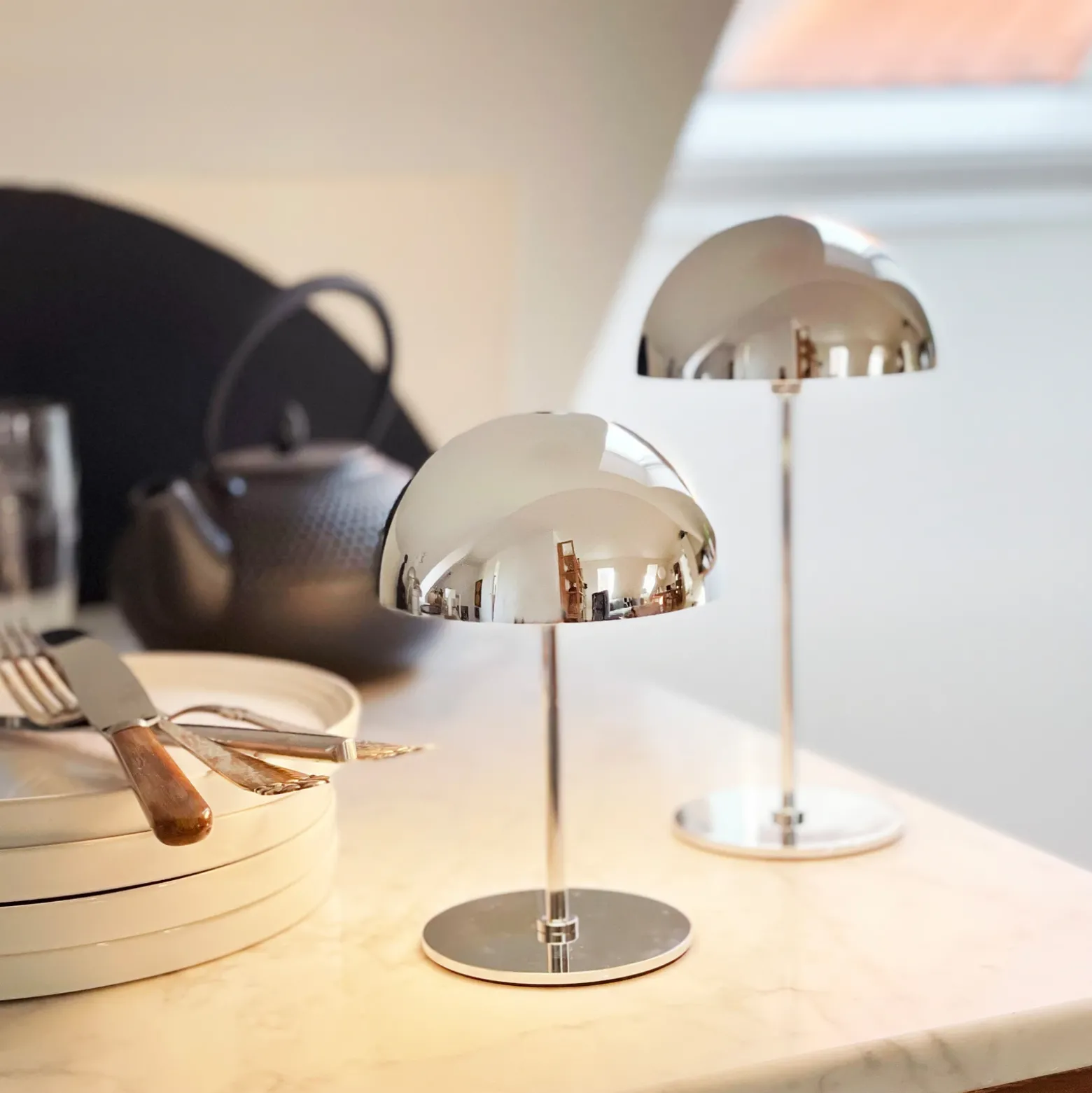 Lámpara de mesa LED Along de Dyberg Larsen, cromada, juego de 2 unidades