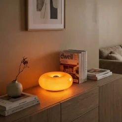 Lámpara de mesa LED Basile, naranja, cristal, 2.700 K
