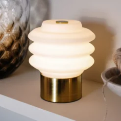 Lámpara de mesa LED Dyberg Larsen Diva, blanco/color latón