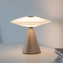 Lámpara de mesa LED Elipsa de Paul Neuhaus, blanca/bronce, atenuable