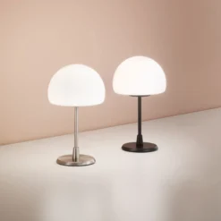 Lámpara de mesa LED Gaia, atenuador táctil, cromo