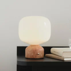 lámpara de mesa LED GEJST Meemo, mármol ámbar, cristal, USB