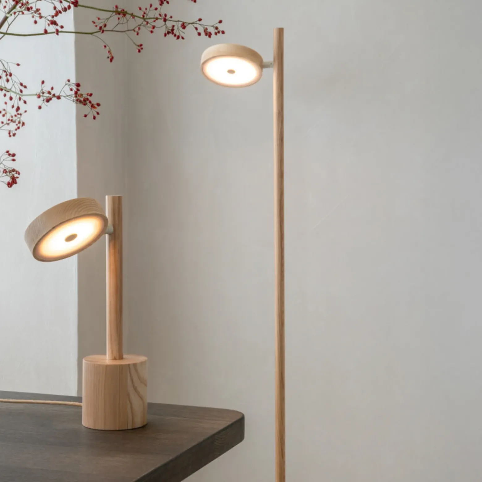 Lámpara de mesa LED GOOD & MOJO Okinawa, color natural, 35 cm, madera