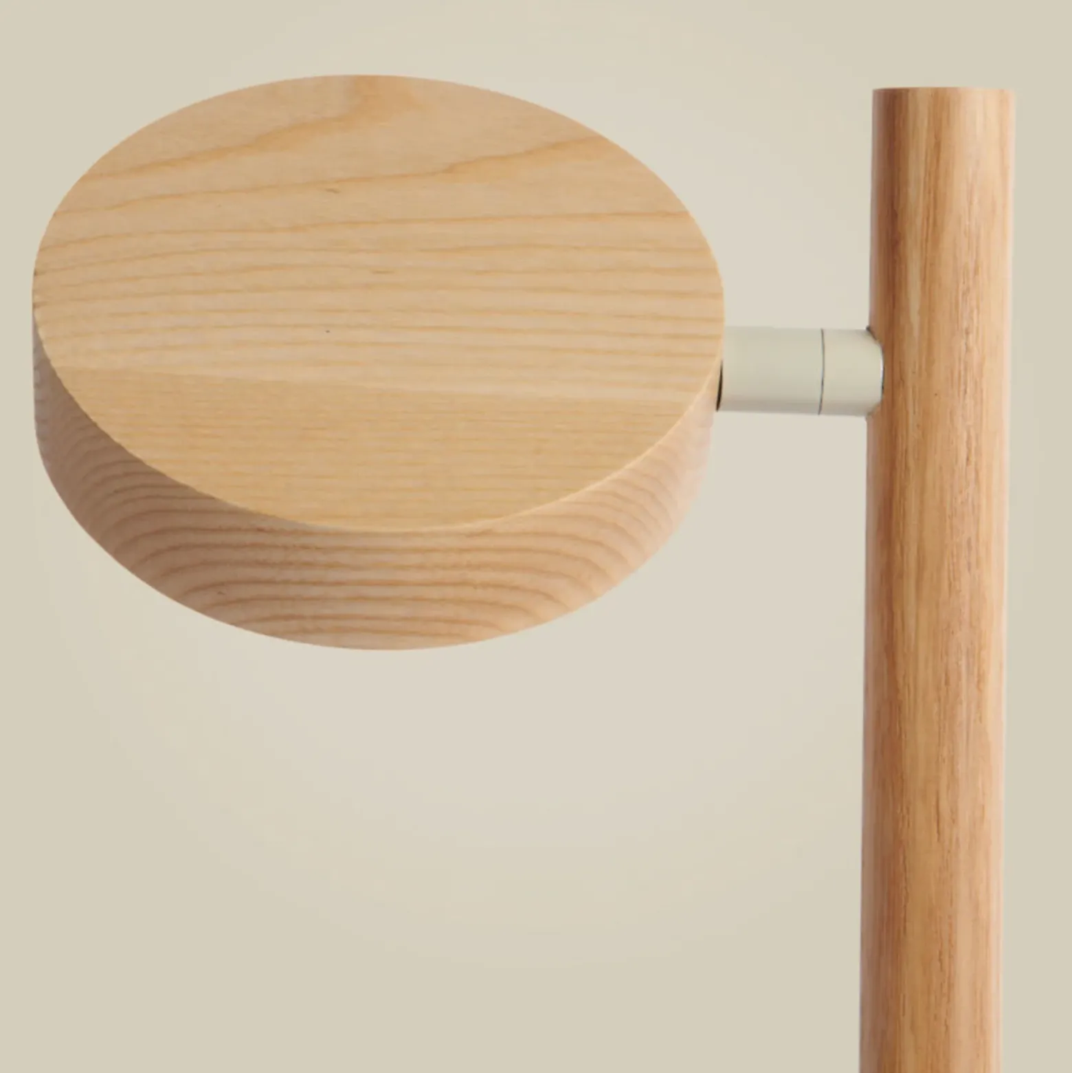 Lámpara de mesa LED GOOD & MOJO Okinawa, color natural, 35 cm, madera