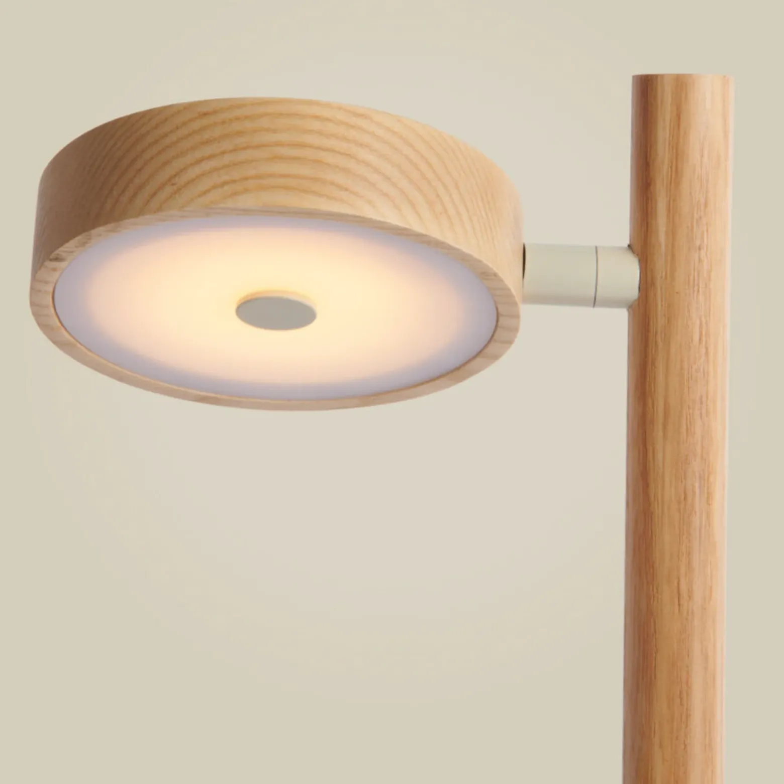 Lámpara de mesa LED GOOD & MOJO Okinawa, color natural, 35 cm, madera