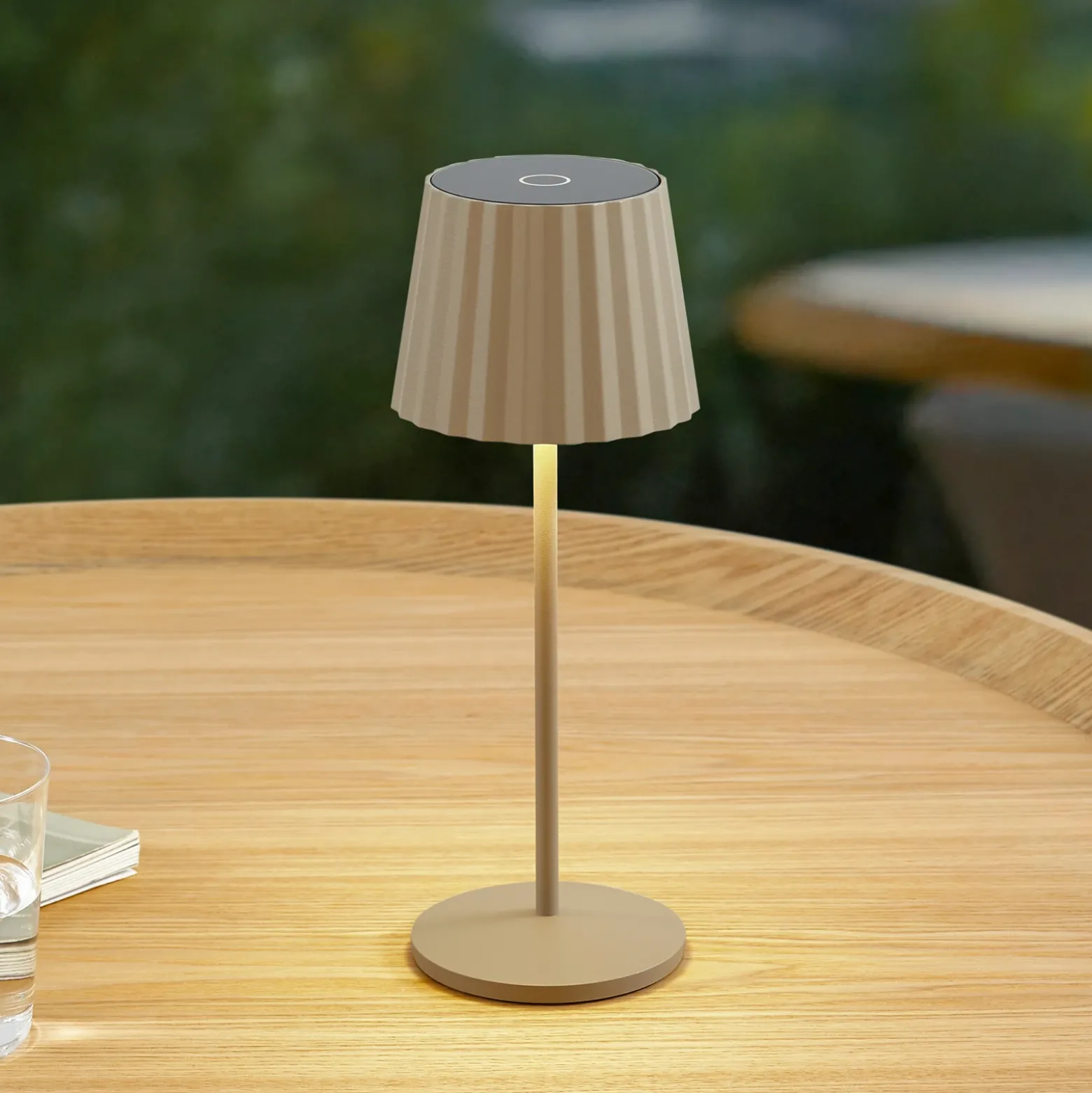 lámpara de mesa LED Lindby Esali, beige, metal, IP65