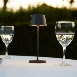 Lámpara de mesa LED LOOM DESIGN Modi Micro, IP65, negro