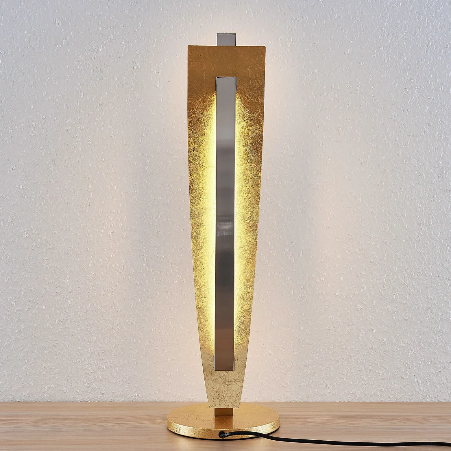Lámpara de mesa LED Lucande Marija, dorada, atenuable, 62 cm