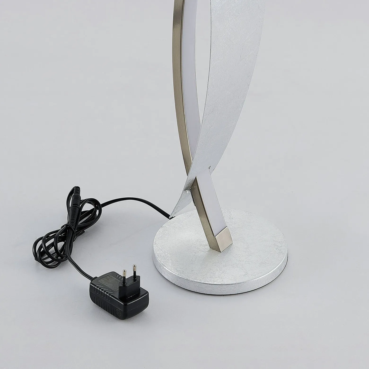 Lámpara de mesa LED Lucande Marija, color plata, atenuable, 62 cm