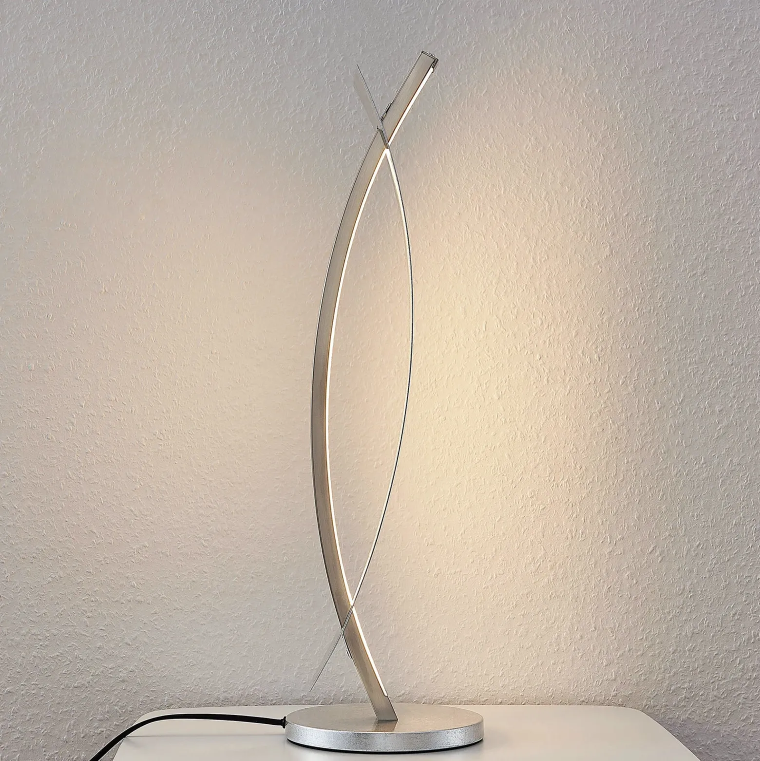 Lámpara de mesa LED Lucande Marija, color plata, atenuable, 62 cm