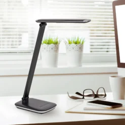 Lámpara de mesa LED MAULjazzy, negra, altura 43 cm, atenuable, puerto USB