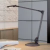 Lámpara de mesa LED MAULoptimus antracita con pie atenuable CCT
