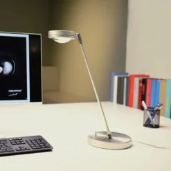 Lámpara de mesa LED Megatron Ottica con atenuador, titanio
