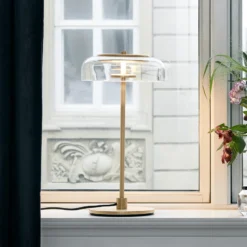 Lámpara de mesa LED Nuura Blossi, altura 43 cm, dorada/transparente