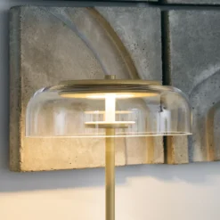 Lámpara de mesa LED Nuura Blossi, altura 43 cm, dorada/transparente