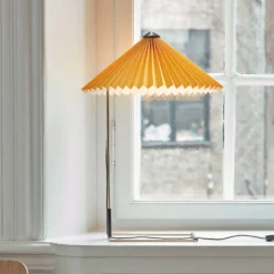 Lámpara de mesa LED plisada HAY Matin 380, amarilla