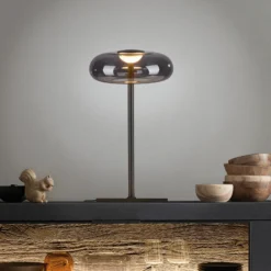 Lámpara de mesa LED Posh de SCHÖNER WOHNEN, cristal ahumado, 3000 K