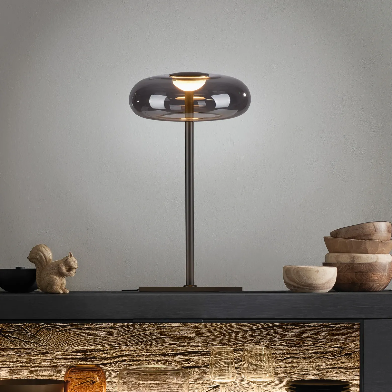 Lámpara de mesa LED Posh de SCHÖNER WOHNEN, cristal ahumado, 3000 K