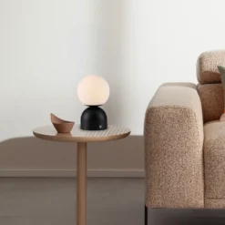 Lámpara de mesa LED recargable RUDI, negra, altura 20 cm, CCT, regulación táctil