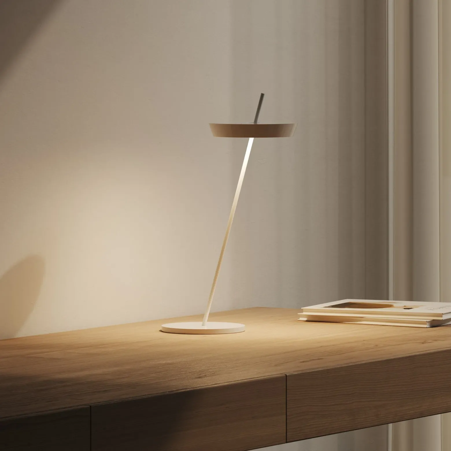 Lámpara de mesa LED recargable Mahina, blanca, altura 36 cm, metal, CCT