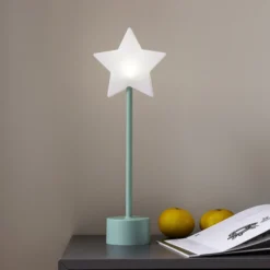 Lámpara de mesa LED recargable Blizz, verde, 40 cm, con forma de estrella,