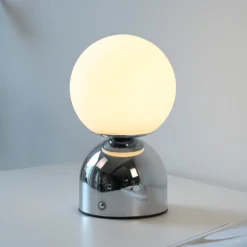 Lámpara de mesa LED recargable RUDI, cromada, altura 20 cm, CCT, regulación
