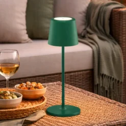 Lámpara de mesa LED recargable Kaami, verde, altura 37 cm, IP44, atenuable.