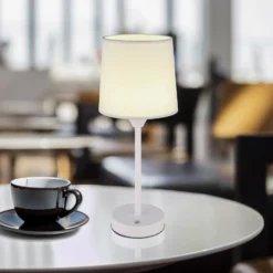 Lámpara de mesa LED recargable Lunki, blanca, altura 35 cm, tela, CCT
