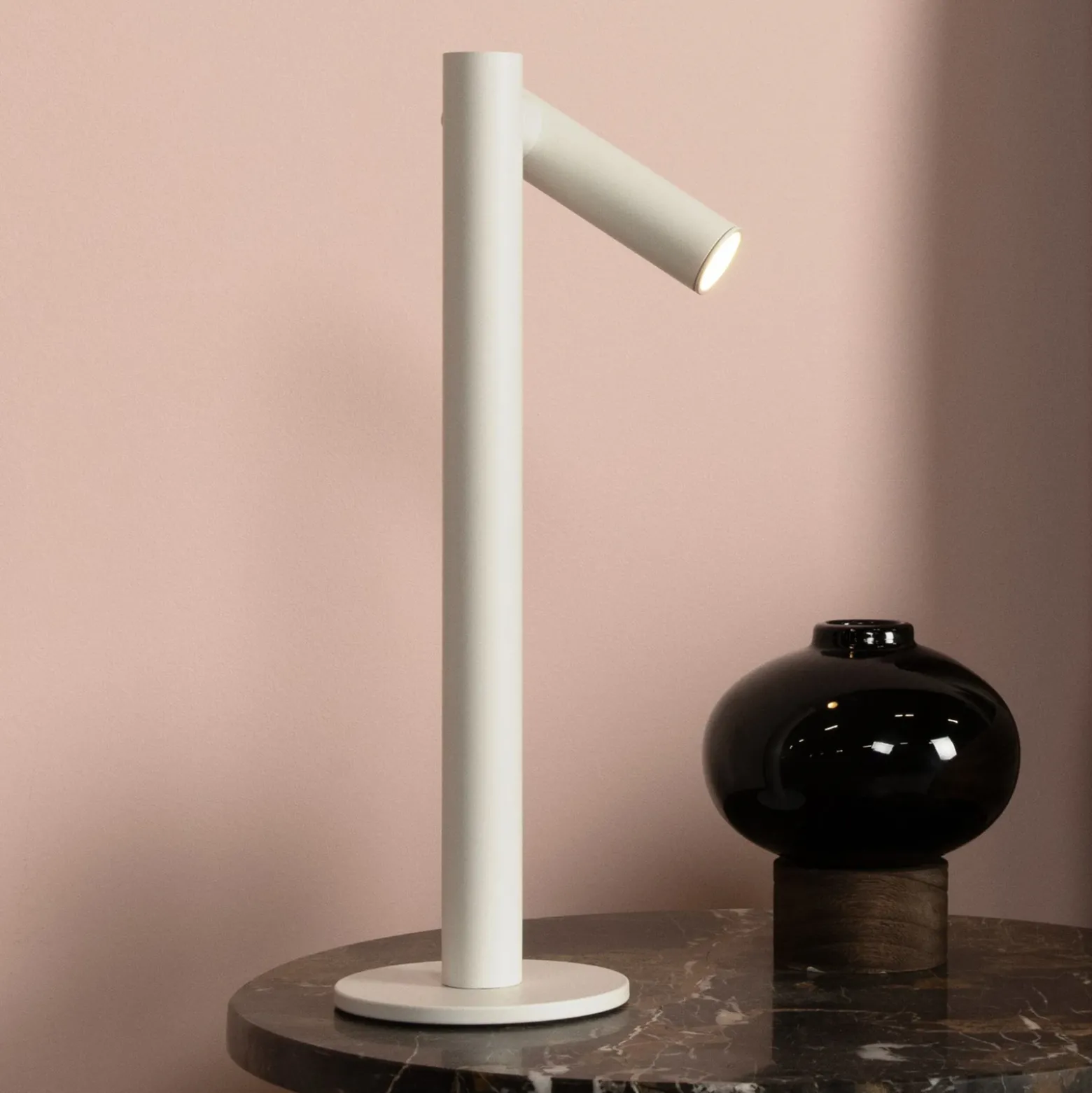 Lámpara de mesa LED recargable Antrim, blanca, 1 luz, IP54, atenuable
