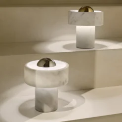 lámpara de mesa LED recargable Stone de Tom Dixon, color plateado, 19 cm