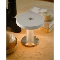 Lámpara de mesa LED recargable Trezzi, blanca, altura 22 cm, metal/vidrio