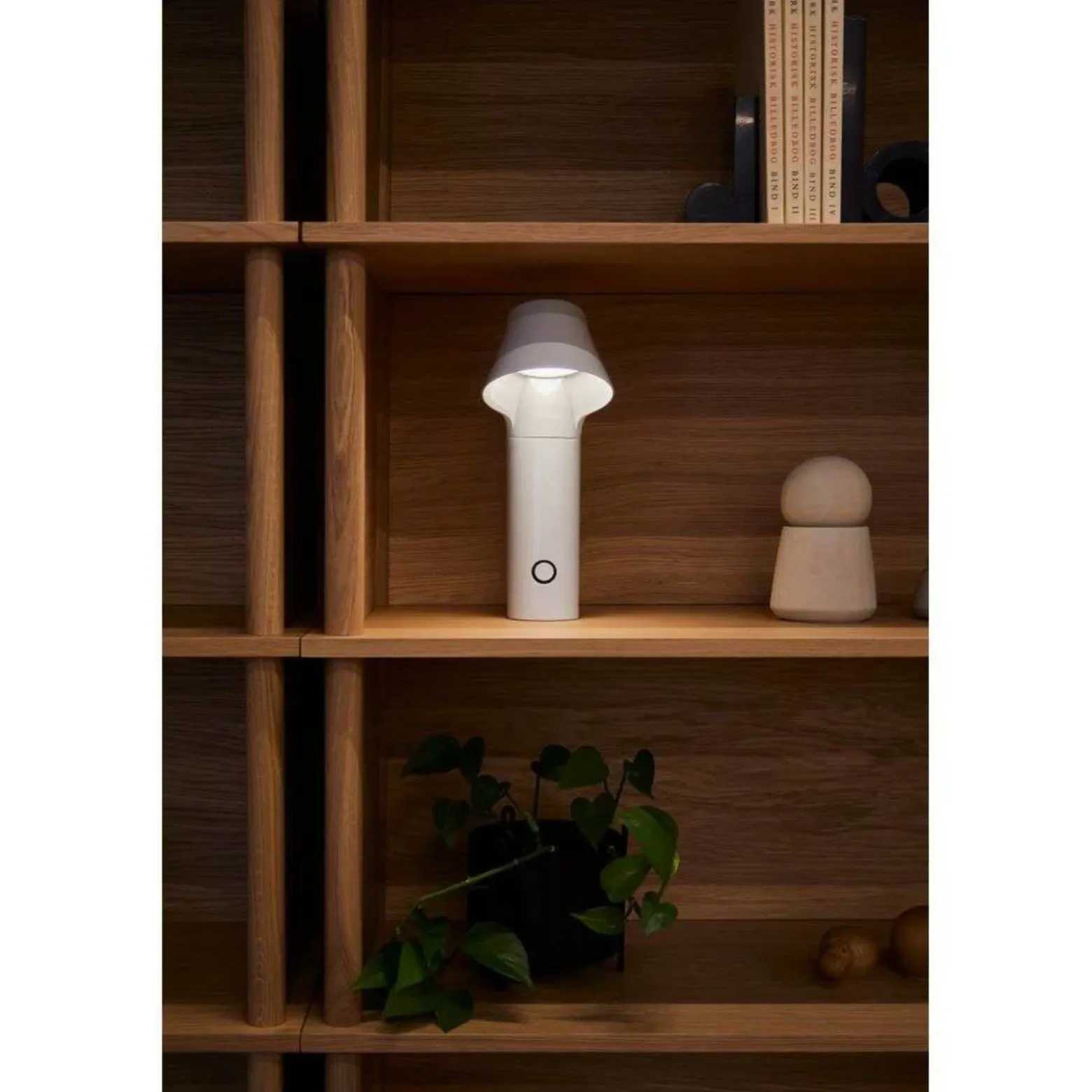 lámpara de mesa LED recargable LOOM DESIGN Willow, blanca, aluminio, IP54