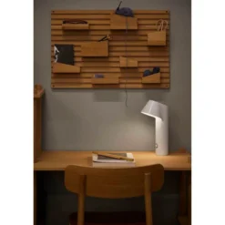 lámpara de mesa LED recargable LOOM DESIGN Willow, blanca, aluminio, IP54
