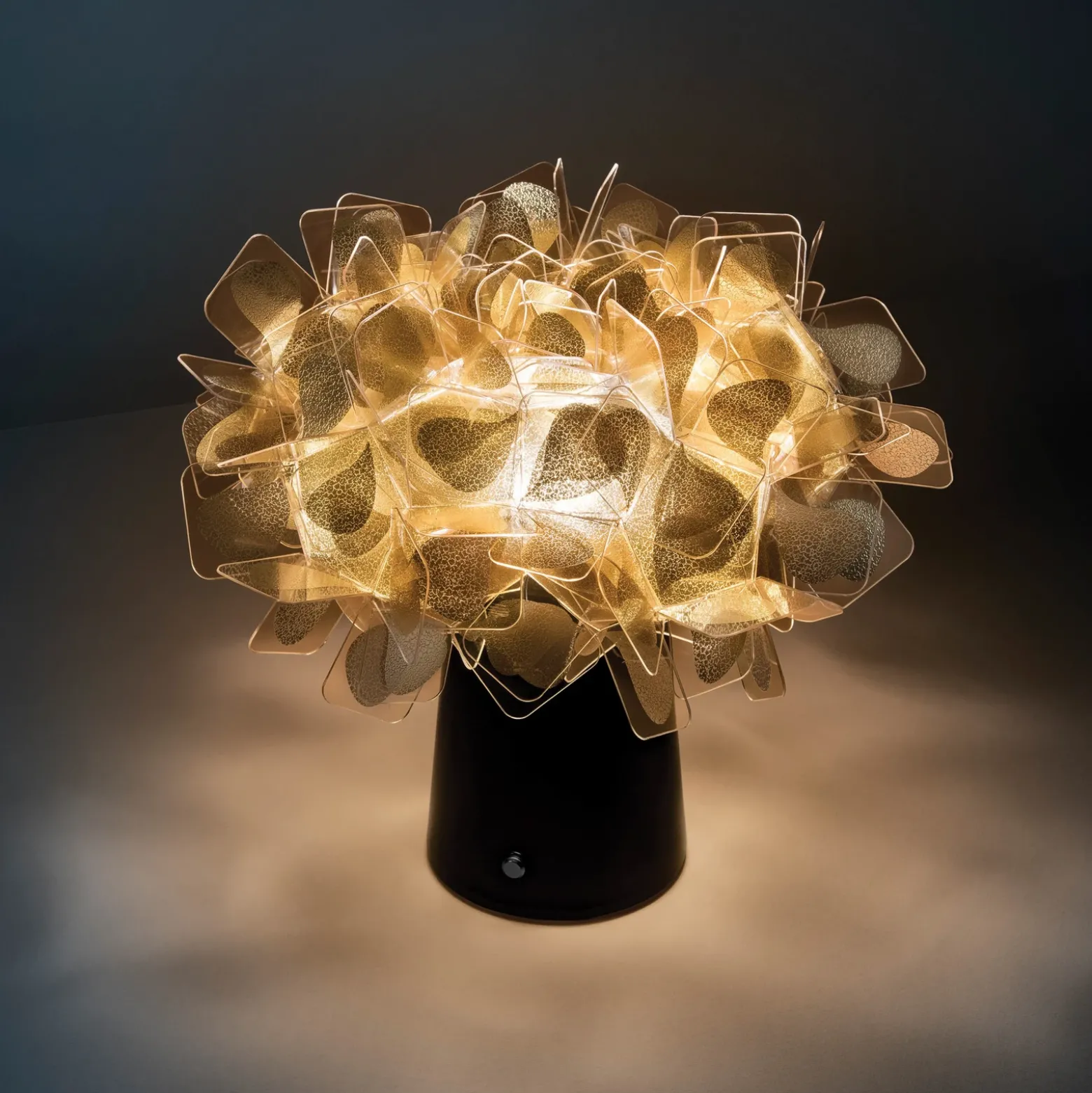 lámpara de mesa LED recargable Slamp Clizia Mama Non Mama Oro/Negro