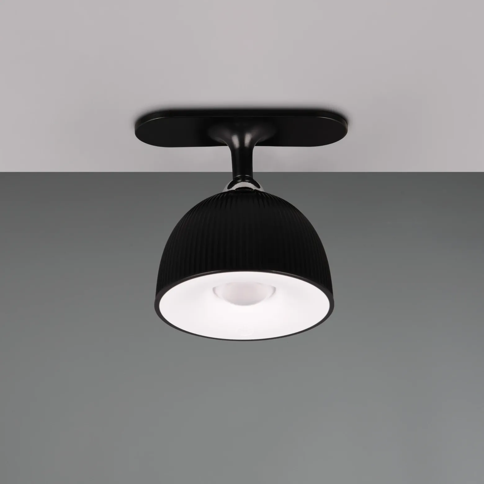 Lámpara de mesa LED recargable Maxima, negra, altura 41 cm, plástico