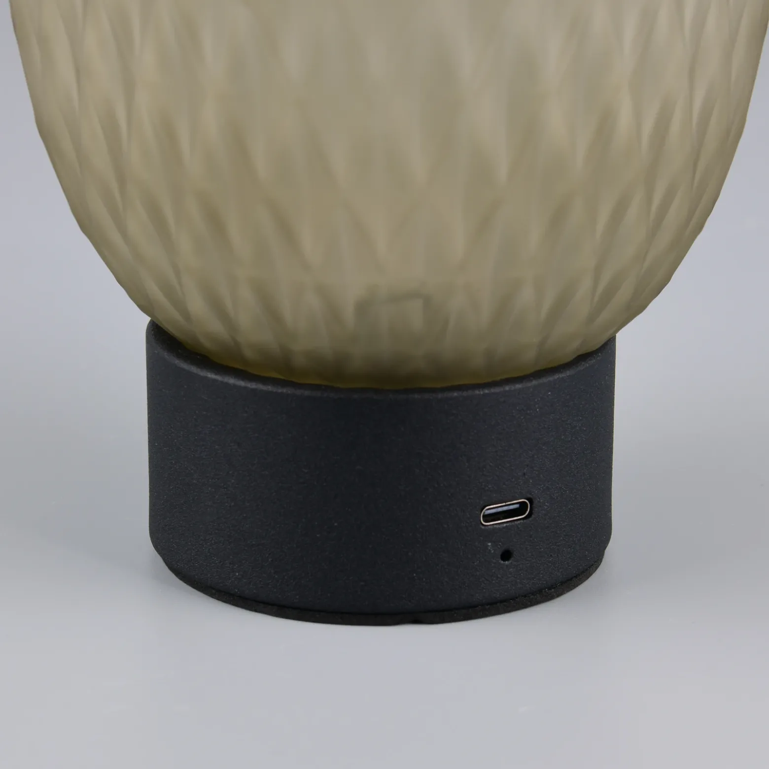 Lámpara de mesa LED recargable Facette, verde, USB, cristal,