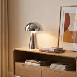 Lámpara de mesa LED recargable Lindby Nevijo, cromada, Ø 20 cm, USB, atenuador