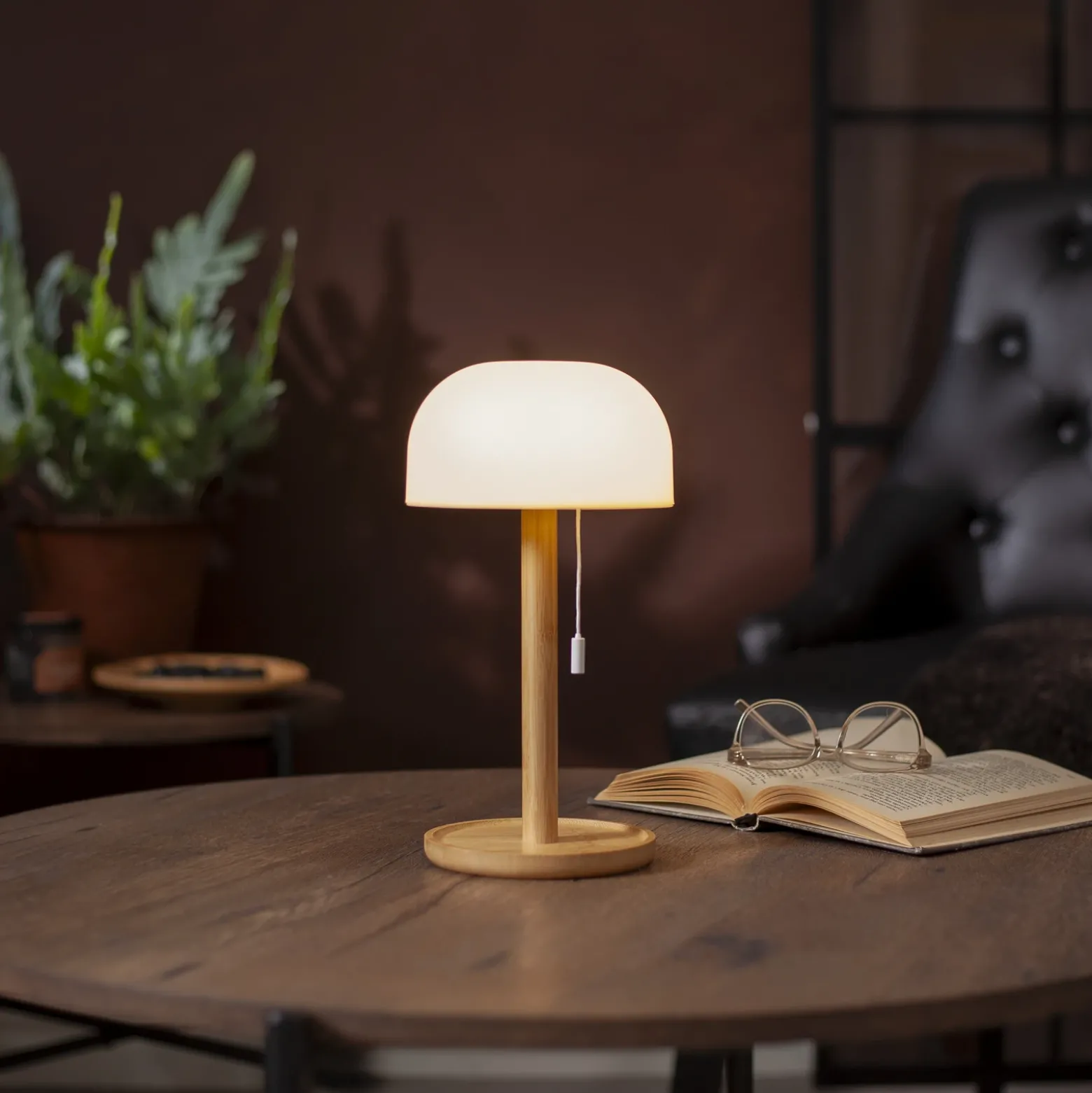 Lámpara de mesa LED recargable Tara, blanco/bambú, 28 cm, CCT