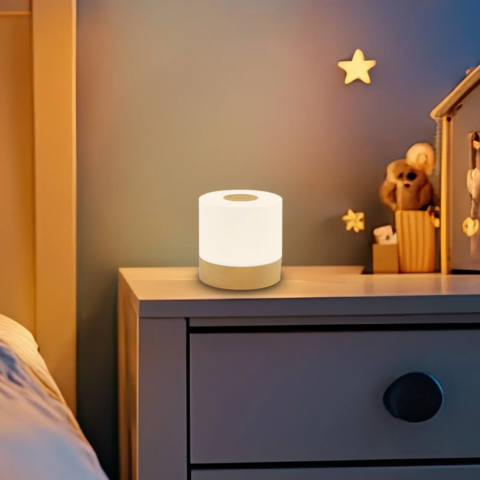 Lámpara de mesa LED recargable Cita con acabado en madera, USB-C, 2700 K,